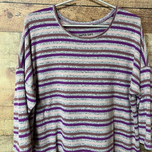 Torrid 3/4 Sleeve Crew Neck Super Soft Plush Top Purple Multi Stripe Size 2 - Picture 3 of 12